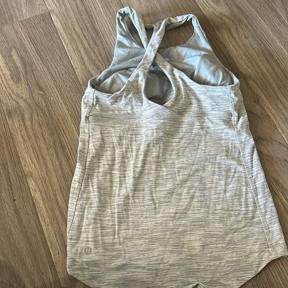 Lululemon tank - Picture 1 of 4